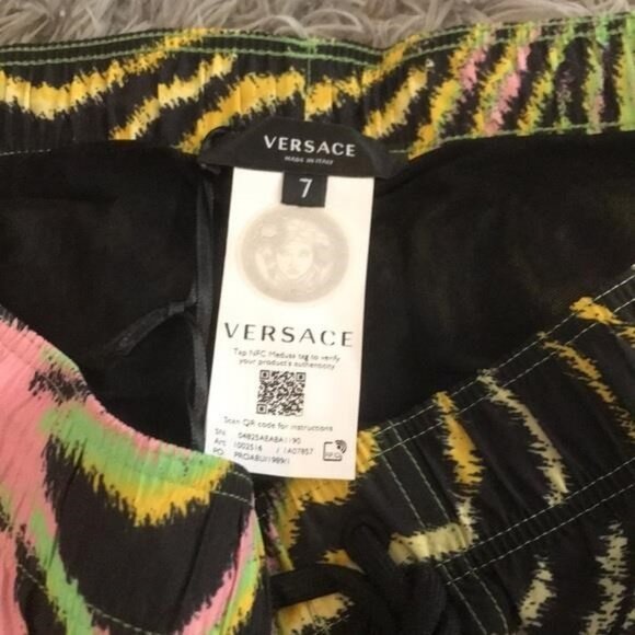 New Authentic VERSACE Logo-Printed Nylon Swim Shorts – Size 7 - Picture 5 of 7
